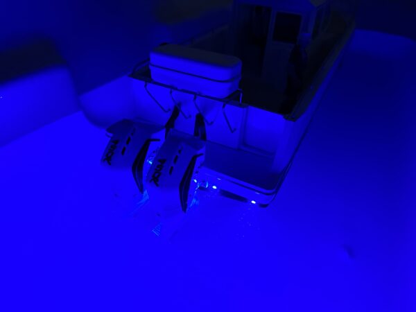 西班牙雙引擎釣魚船（配有燈光、雷達轉動）
